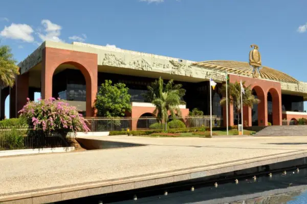 Governo do Tocantins pode antecipar exonerações de cerca de 10 mil contratos que vencem em abril, diz fonte ligada ao Palácio Araguaia