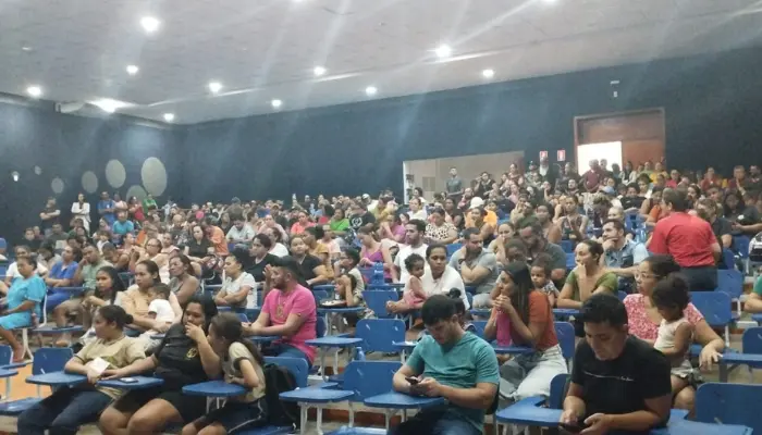 Pais são comunicados sobre suspensão de aulas no período vespertino por falta de servidores - Foto: Divulgação
