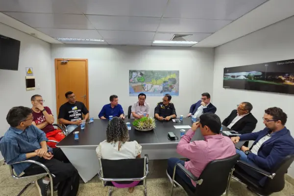 Reunião entre lideres sindicais e Prefeitura para discutir a data-base 2025 ocorreu no dia de fevereiro - Foto: Divulgaç