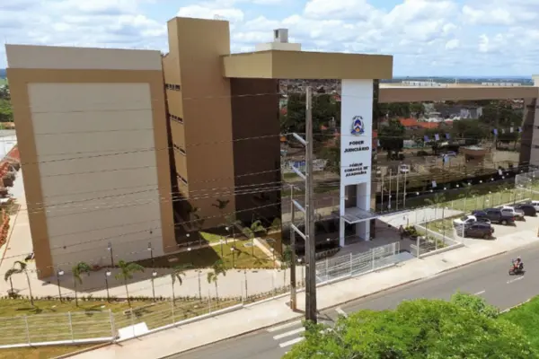 Homem que atirou no próprio filho ao tentar matar a ex-companheira é condenado a mais de 50 anos de reclusão