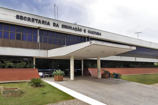 Governo do Tocantins convoca 130 aprovados no concurso da Educação e anuncia edital de redistribuição